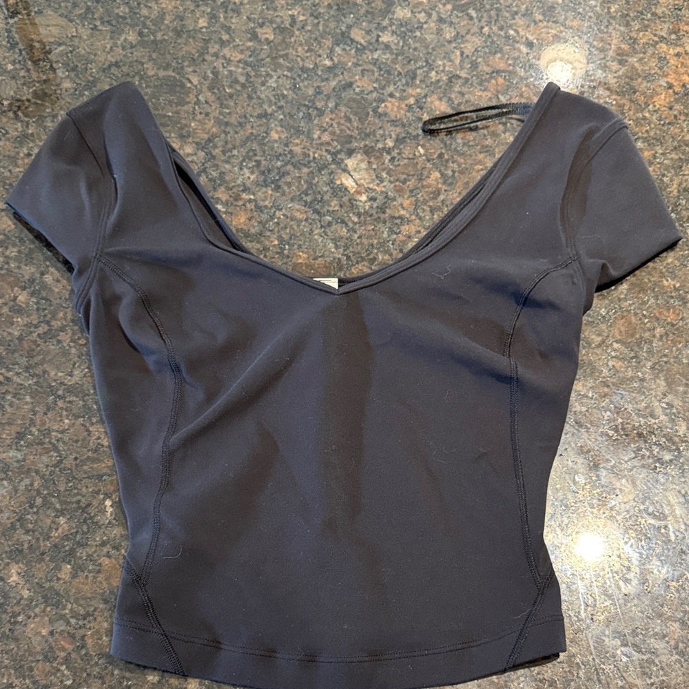 Women’s LuluLemon Size 0– Black Short-Sleeve Scoop Crop Top